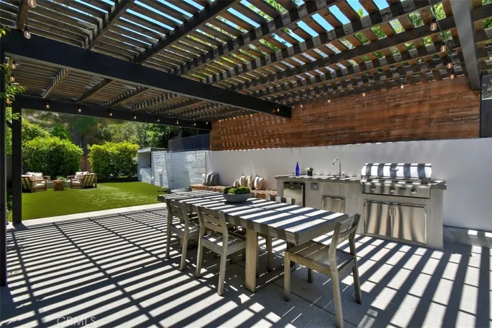 Outdoor Kitchen Space