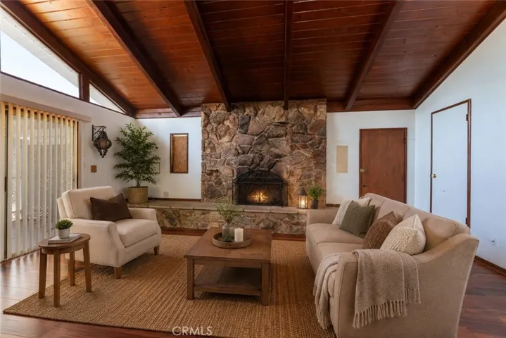 Digitally enhanced Family room with AI