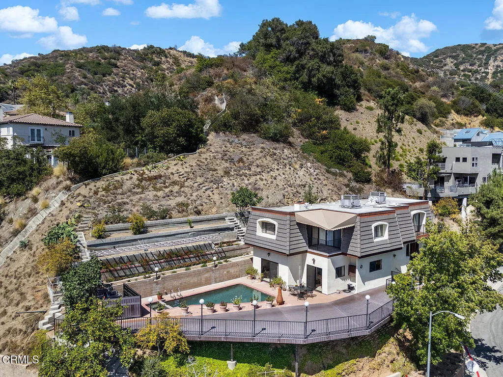 1861 Oakmont Ter