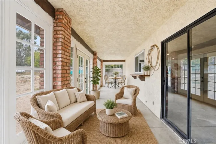 Sunroom (Virtually Staged)