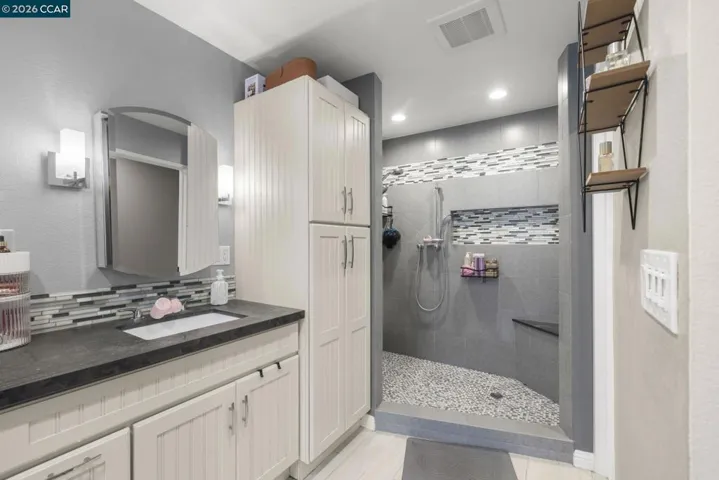 1002 Pinehurst Ct, Concord, California 94521