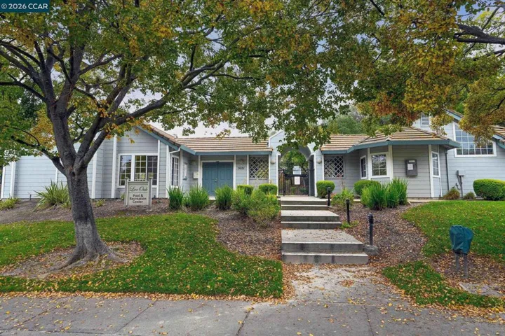 1002 Pinehurst Ct, Concord, California 94521
