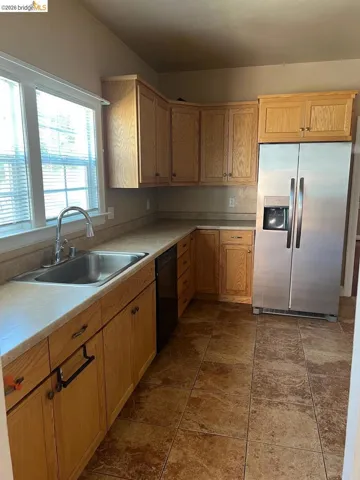 Kitchen/ newer refrigerator