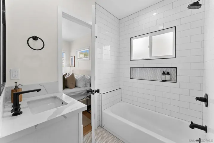 2552 2556 B Street, San Diego, California 92102