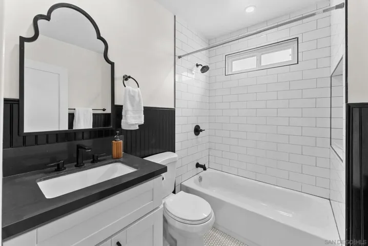 2552 2556 B Street, San Diego, California 92102