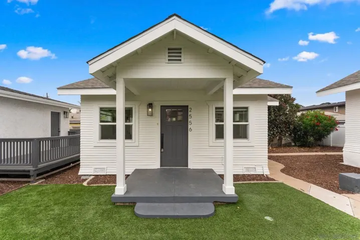 2552 2556 B Street, San Diego, California 92102