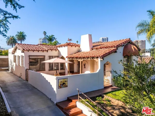 1511 Pandora Avenue, Los Angeles, California 90024