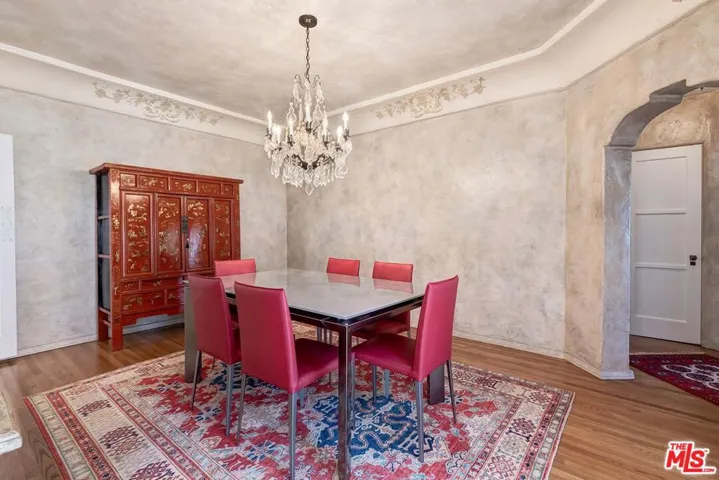 1511 Pandora Avenue, Los Angeles, California 90024