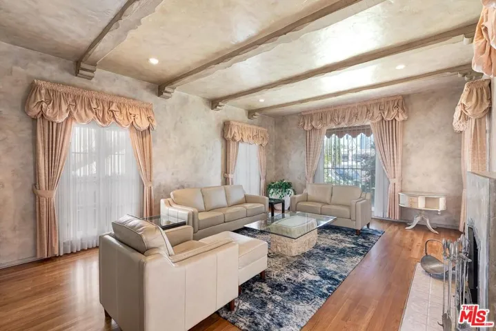1511 Pandora Avenue, Los Angeles, California 90024