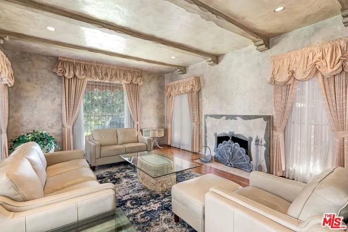 1511 Pandora Avenue, Los Angeles, California 90024