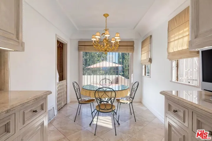 1511 Pandora Avenue, Los Angeles, California 90024