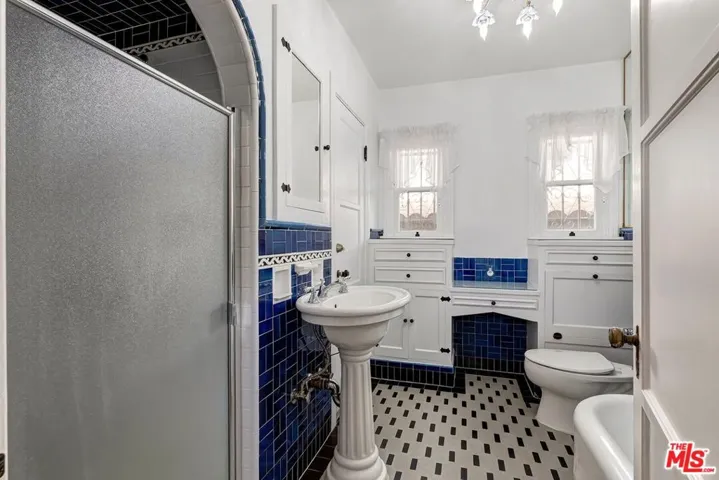1511 Pandora Avenue, Los Angeles, California 90024