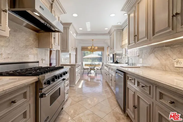 1511 Pandora Avenue, Los Angeles, California 90024