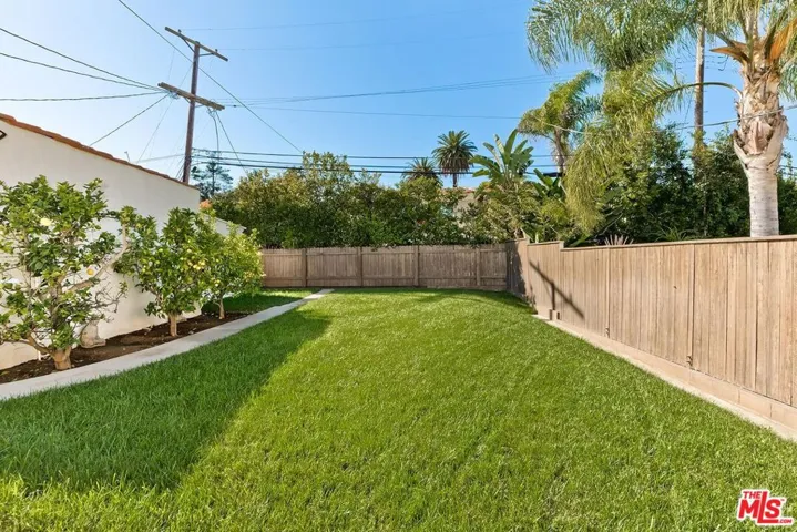 1511 Pandora Avenue, Los Angeles, California 90024
