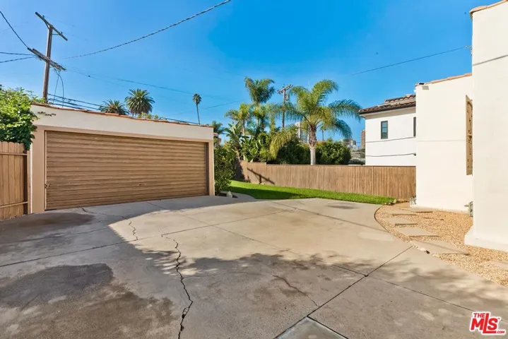 1511 Pandora Avenue, Los Angeles, California 90024
