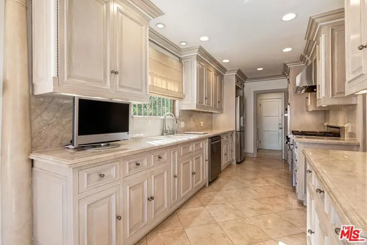 1511 Pandora Avenue, Los Angeles, California 90024