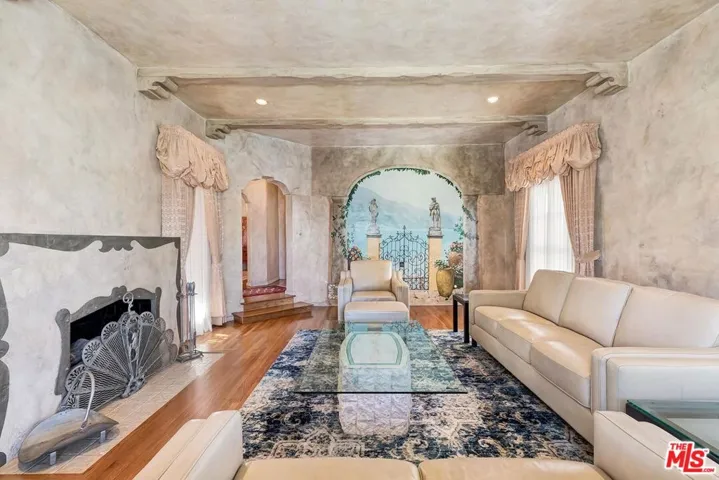 1511 Pandora Avenue, Los Angeles, California 90024
