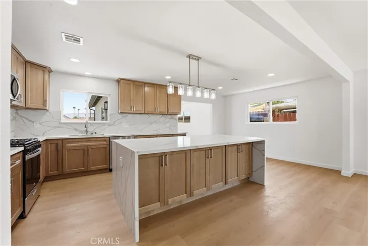 13027 Close, Whittier, California 90605