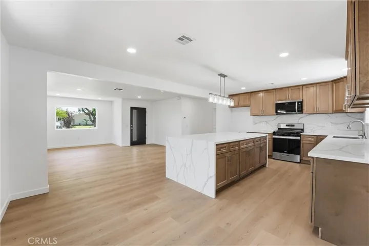 13027 Close, Whittier, California 90605