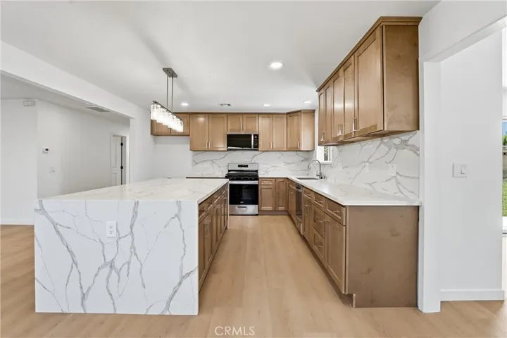 13027 Close, Whittier, California 90605