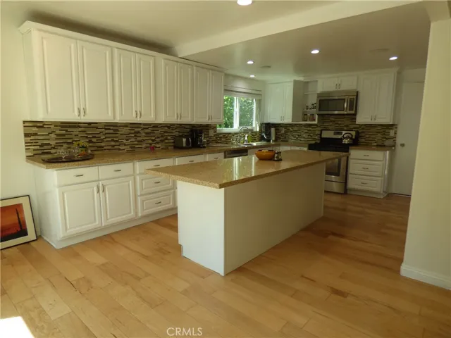 5650 Lake Lindero, Agoura Hills, California 91301