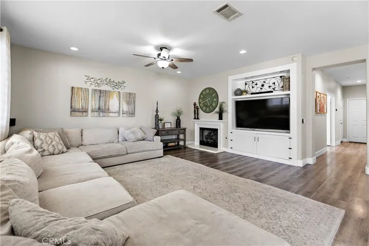 18019 Tanzanite, San Bernardino, California 92407