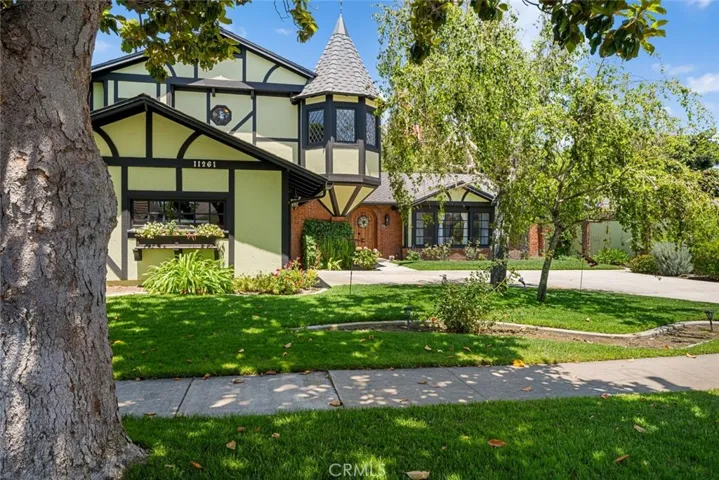 11261 Kensington, Rossmoor, California 90720