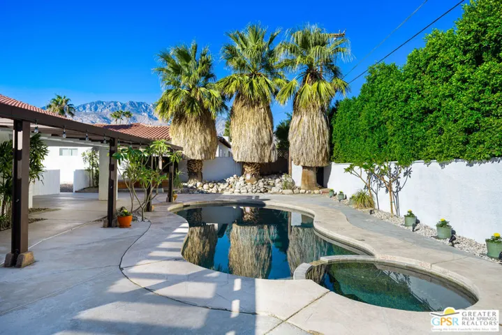 2750 E Vincentia Road, Palm Springs, California 92262