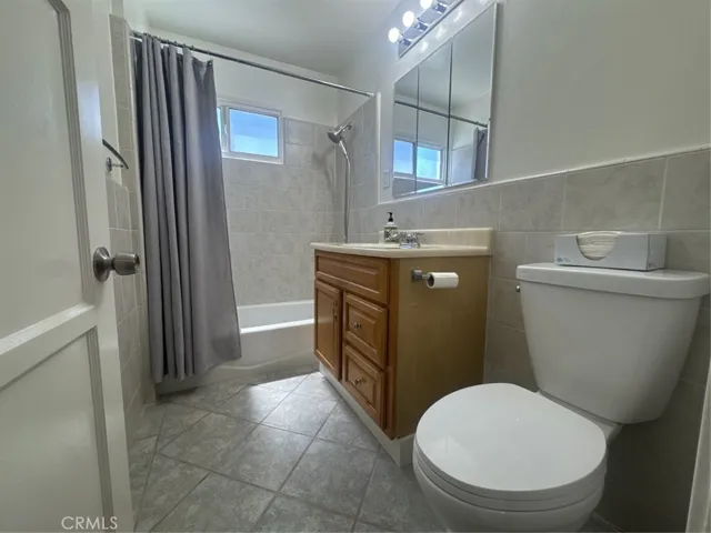 7245 Wish Avenue, Lake Balboa, California 91406