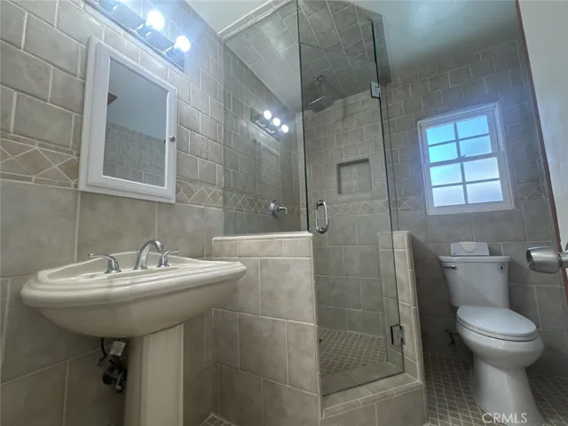 7245 Wish Avenue, Lake Balboa, California 91406