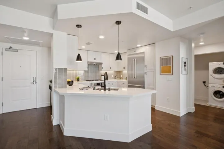 657 Walnut Street 423, San Carlos, California 94070