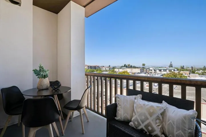 657 Walnut Street 423, San Carlos, California 94070