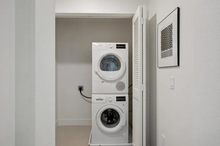 657 Walnut Street 423, San Carlos, California 94070