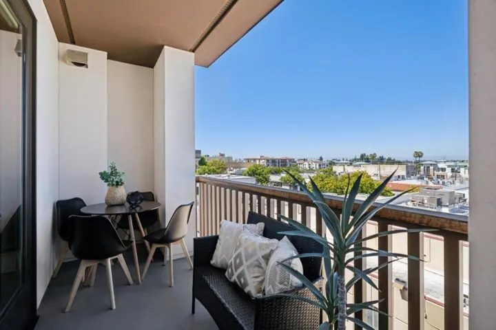 657 Walnut Street 423, San Carlos, California 94070