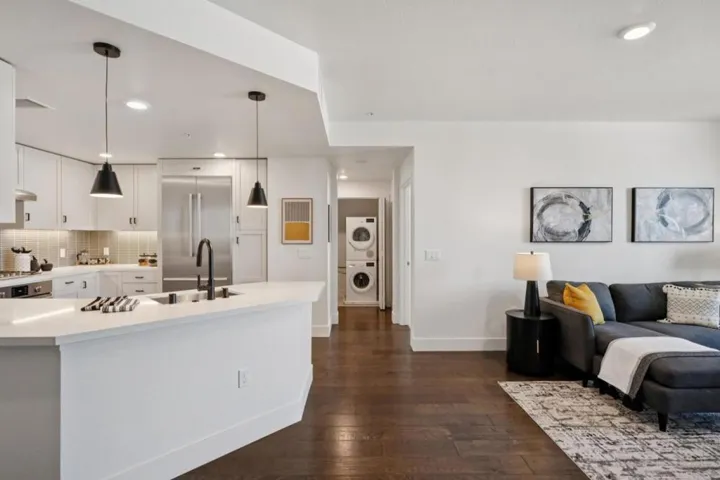 657 Walnut Street 423, San Carlos, California 94070