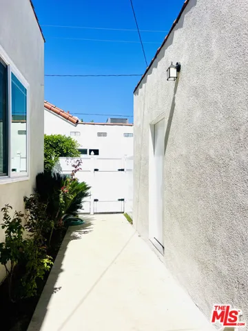 926 N Pass Avenue, Burbank, California 91505