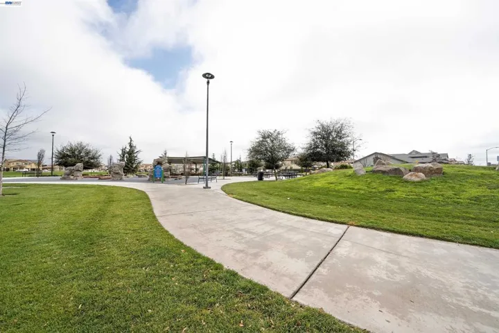 1589 Friendly, Manteca, California 95337
