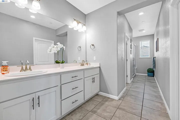 1589 Friendly, Manteca, California 95337