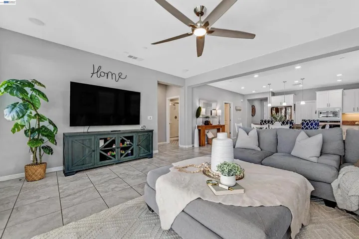 1589 Friendly, Manteca, California 95337
