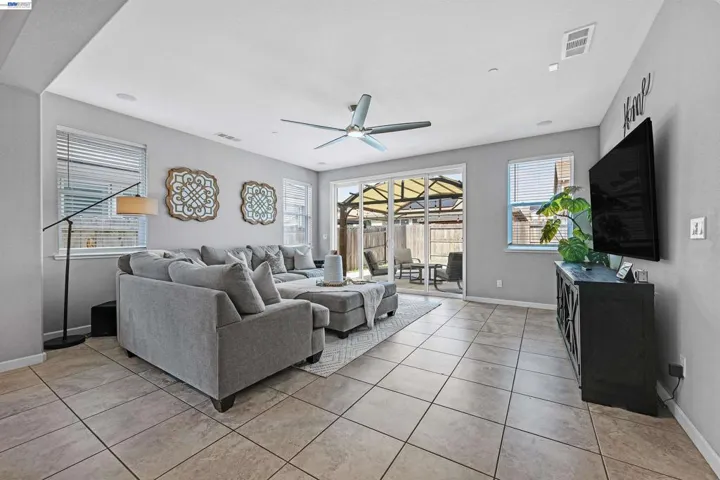 1589 Friendly, Manteca, California 95337