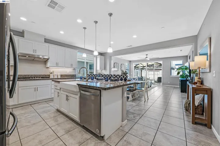 1589 Friendly, Manteca, California 95337