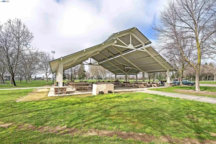 1589 Friendly, Manteca, California 95337