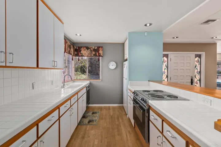 2853 Dove Street, San Diego, California 92103