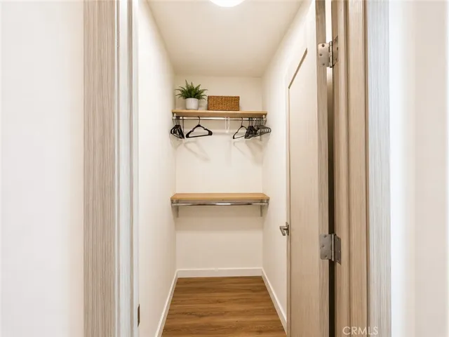 2449 N Beachwood Drive 10, Hollywood Hills, California 90068