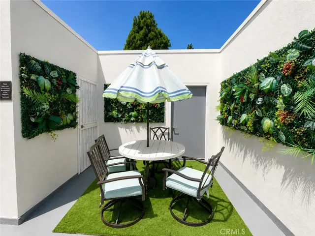 2449 N Beachwood Drive 10, Hollywood Hills, California 90068