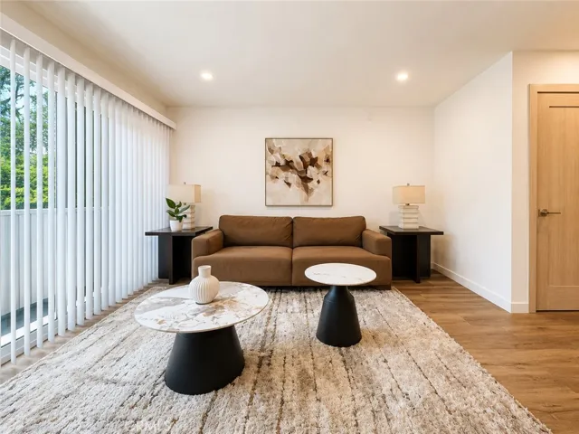 2449 N Beachwood Drive 10, Hollywood Hills, California 90068
