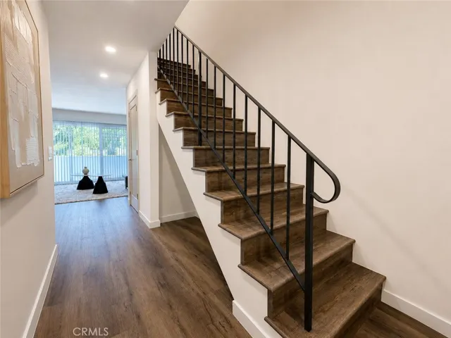 2449 N Beachwood Drive 10, Hollywood Hills, California 90068