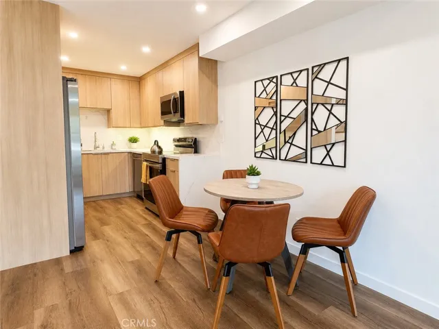 2449 N Beachwood Drive 10, Hollywood Hills, California 90068