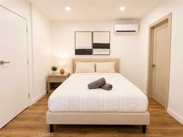 2449 N Beachwood Drive 10, Hollywood Hills, California 90068