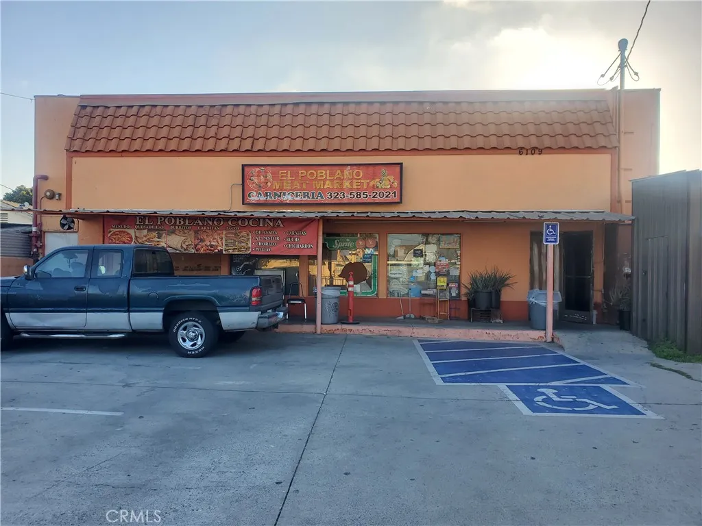 6109 Holmes Ave